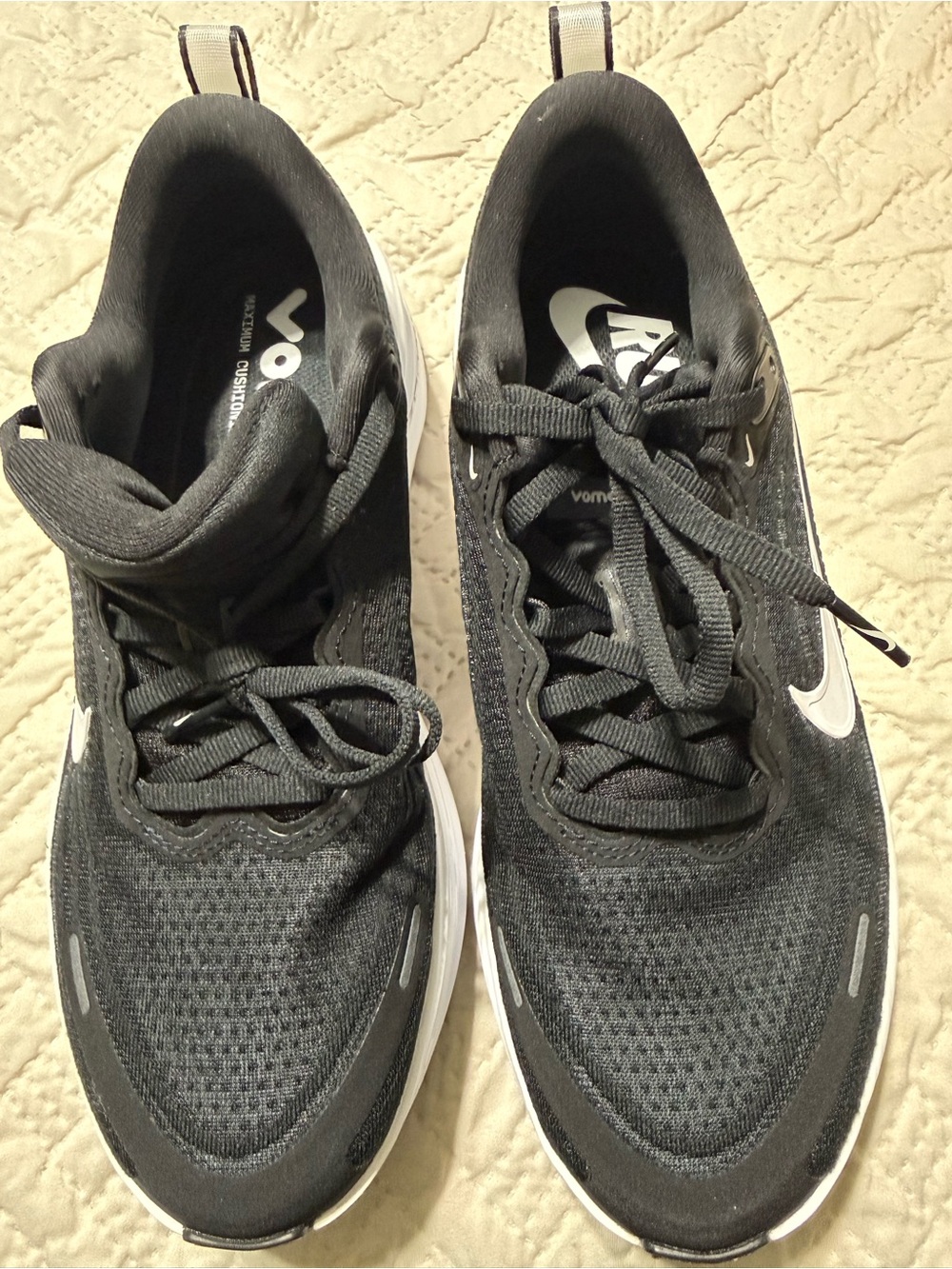 Nike Men’s Black Athletic Sneakers with White Swoosh/Never Used